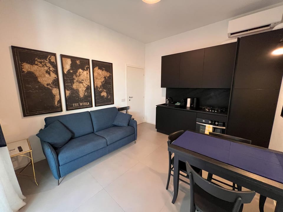Kitchen or kitchenette, Living room, Seating area, Dining area, air conditioner