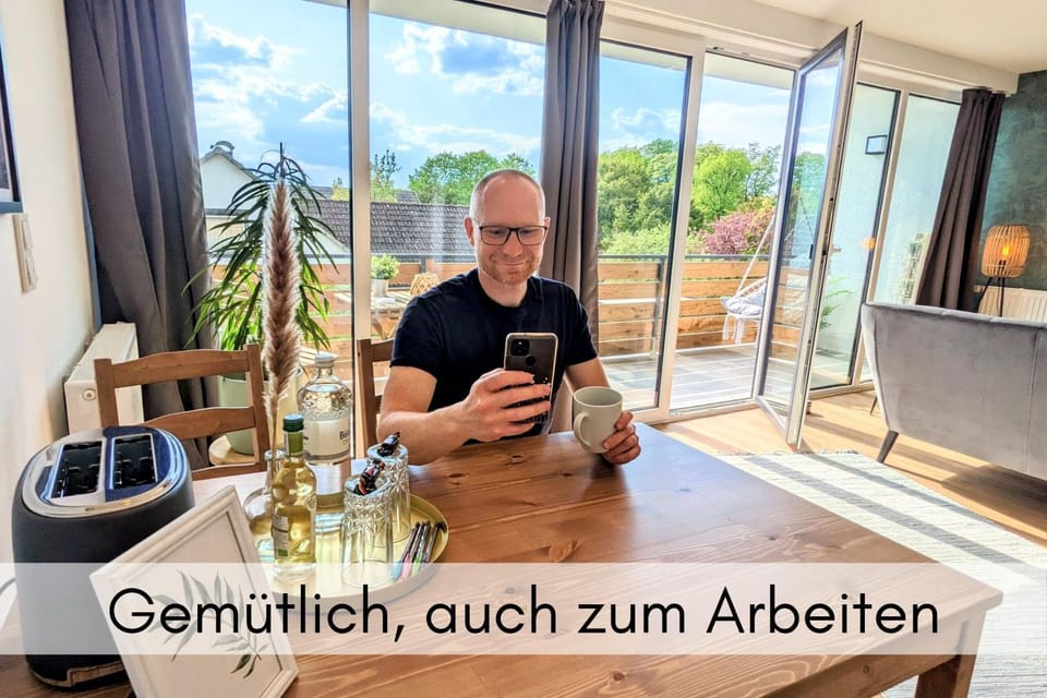 Day, People, View (from property/room), Food and drinks, Dining area, Text overlay, Drinks