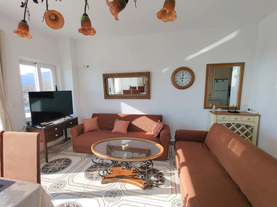 Communal lounge/ TV room, TV and multimedia, Living room, Seating area, Evening entertainment