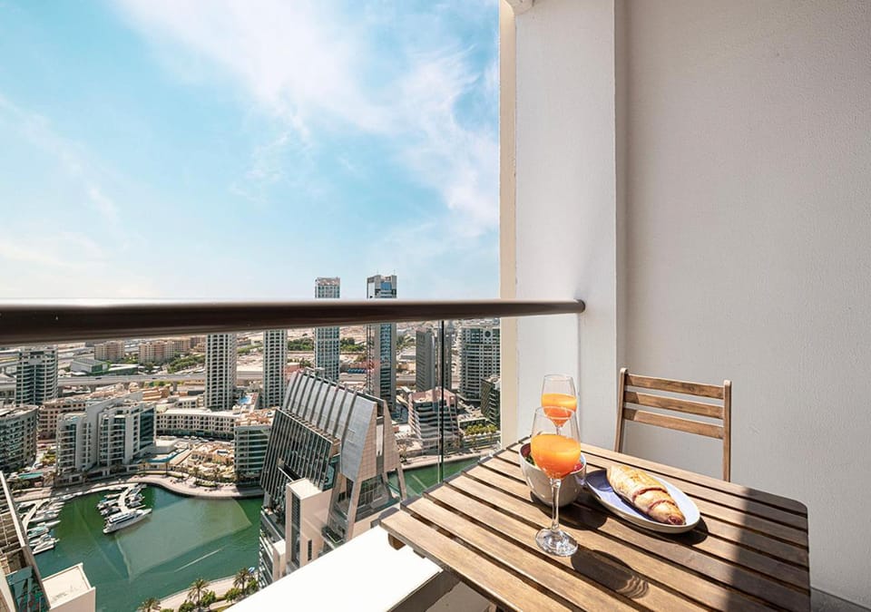 Luxury Beachfront 2Bd Apt, Shams, JBR Apartment in Dubai