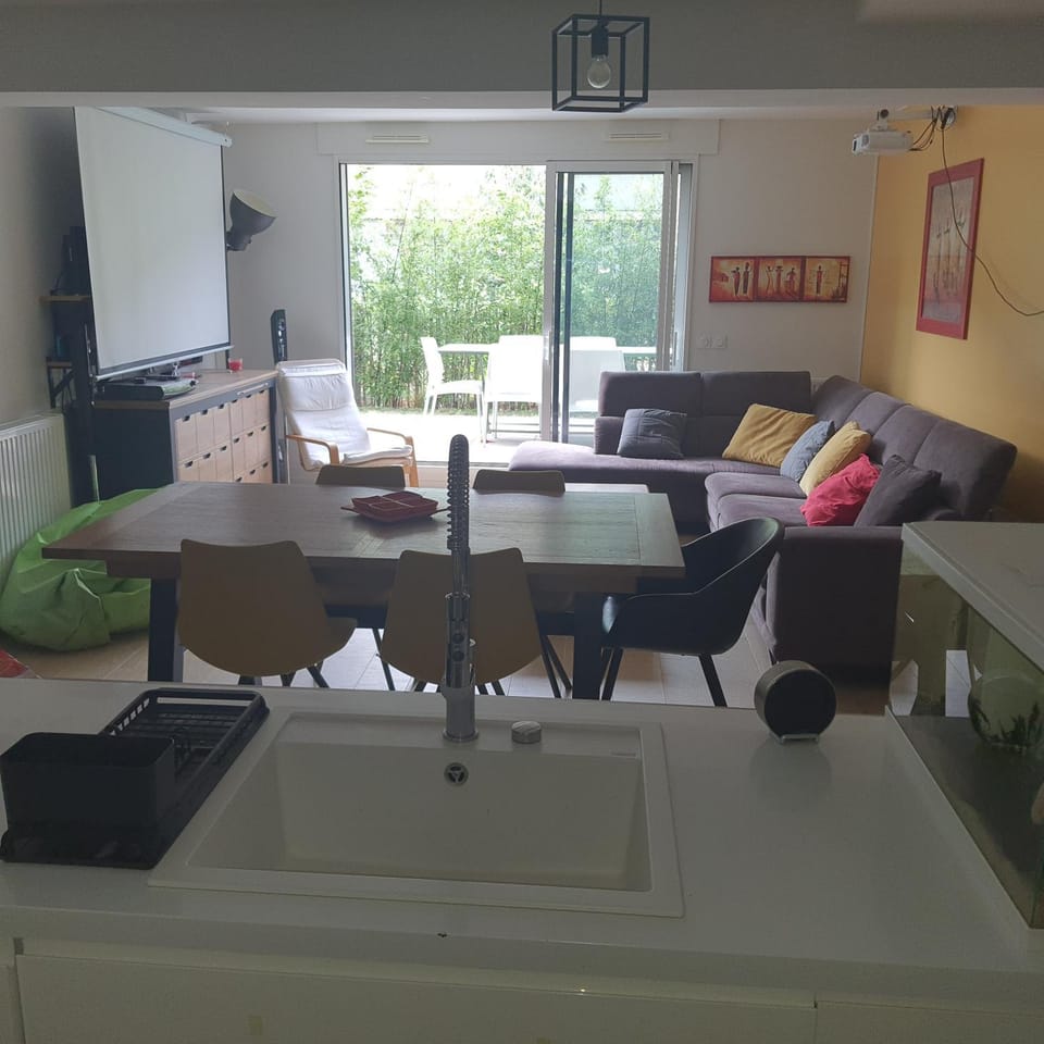 Communal lounge/ TV room, TV and multimedia, Kitchen or kitchenette, Living room, Dining area