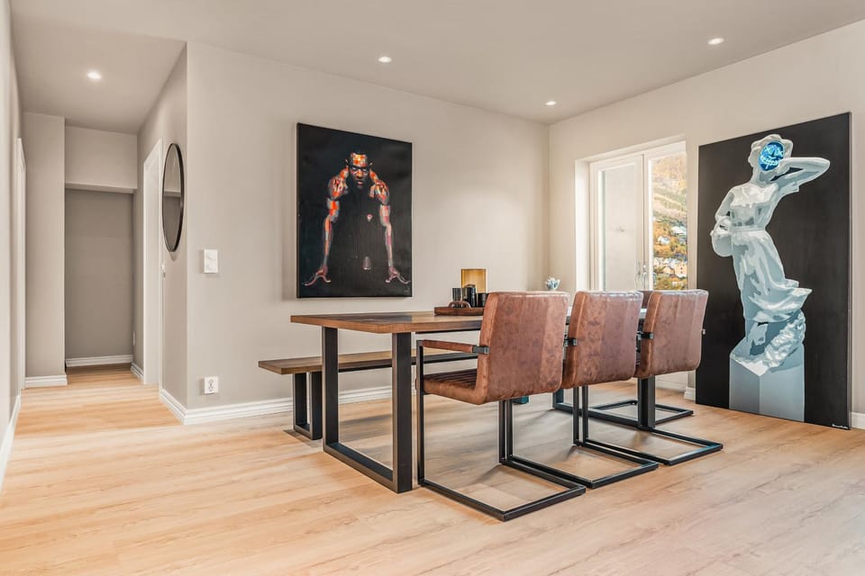 Living room, Decorative detail, Seating area, Dining area