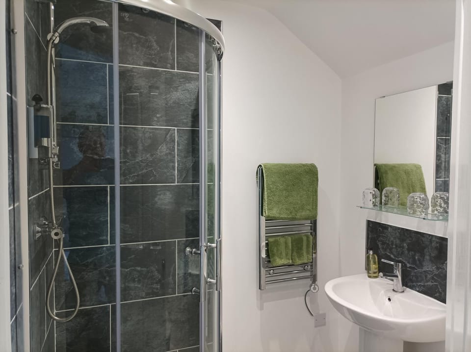 Shower, Bathroom, towels