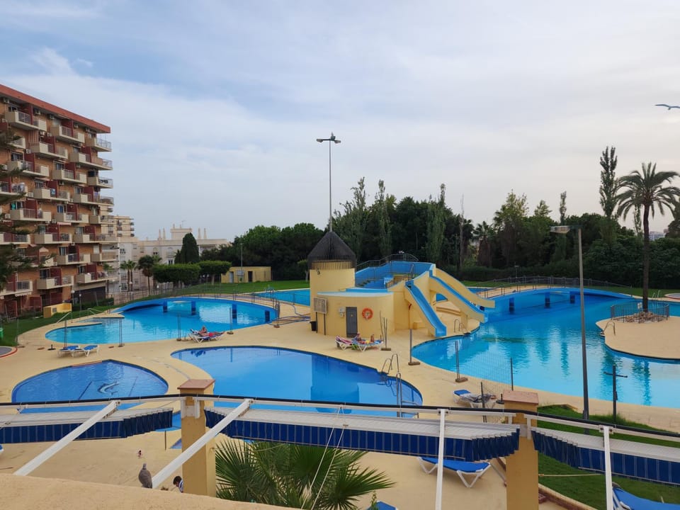 Swimming pool, Swimming pool