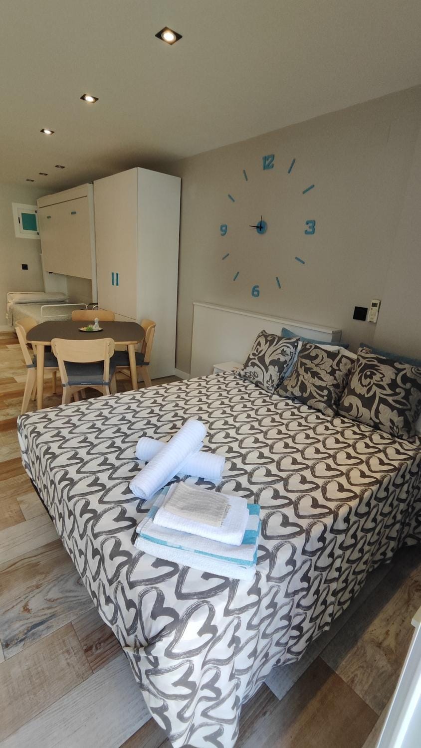 Bed, Photo of the whole room, wardrobe