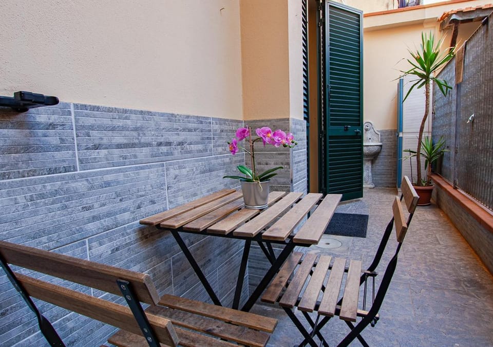Patio, View (from property/room), Balcony/Terrace, Living room