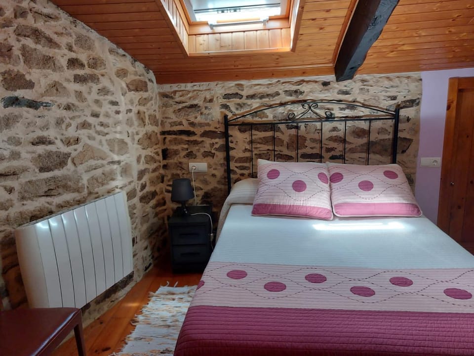 Casas de Maragouzos House in Galicia