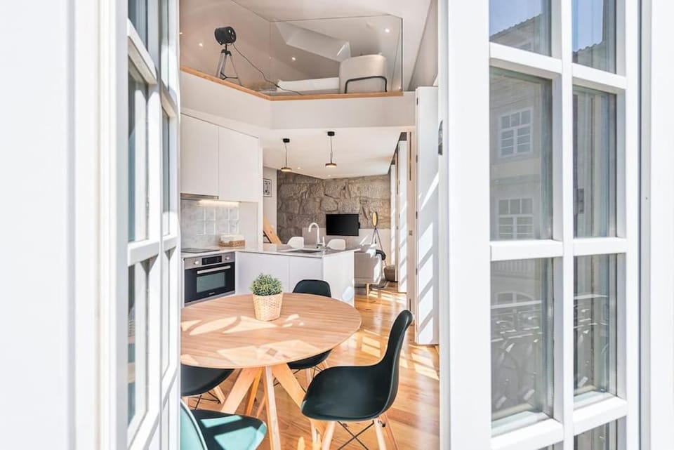 Cedofeita Balcony with Free Parking Apartment in Porto