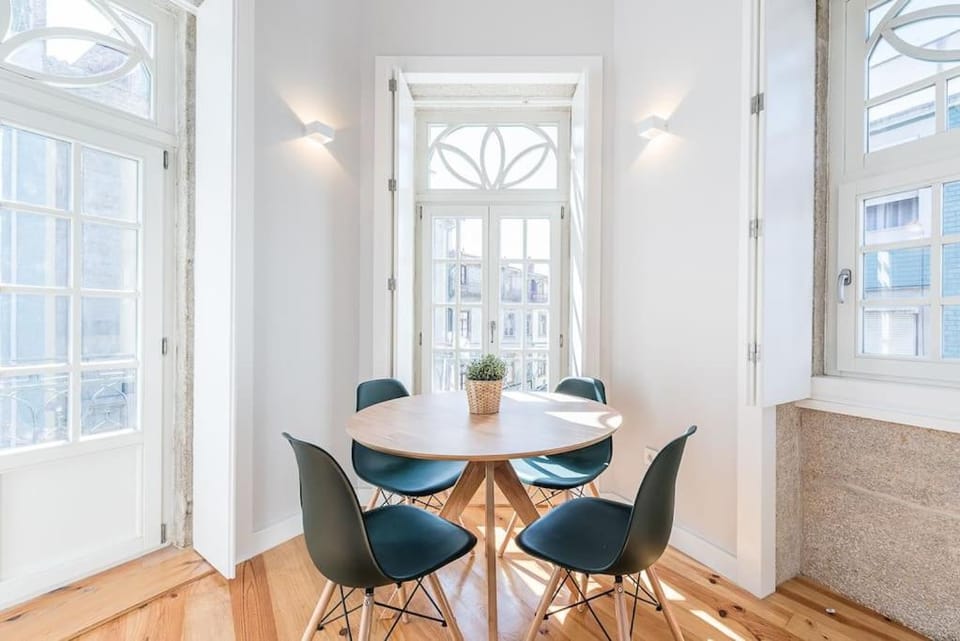 Cedofeita Balcony with Free Parking Apartment in Porto