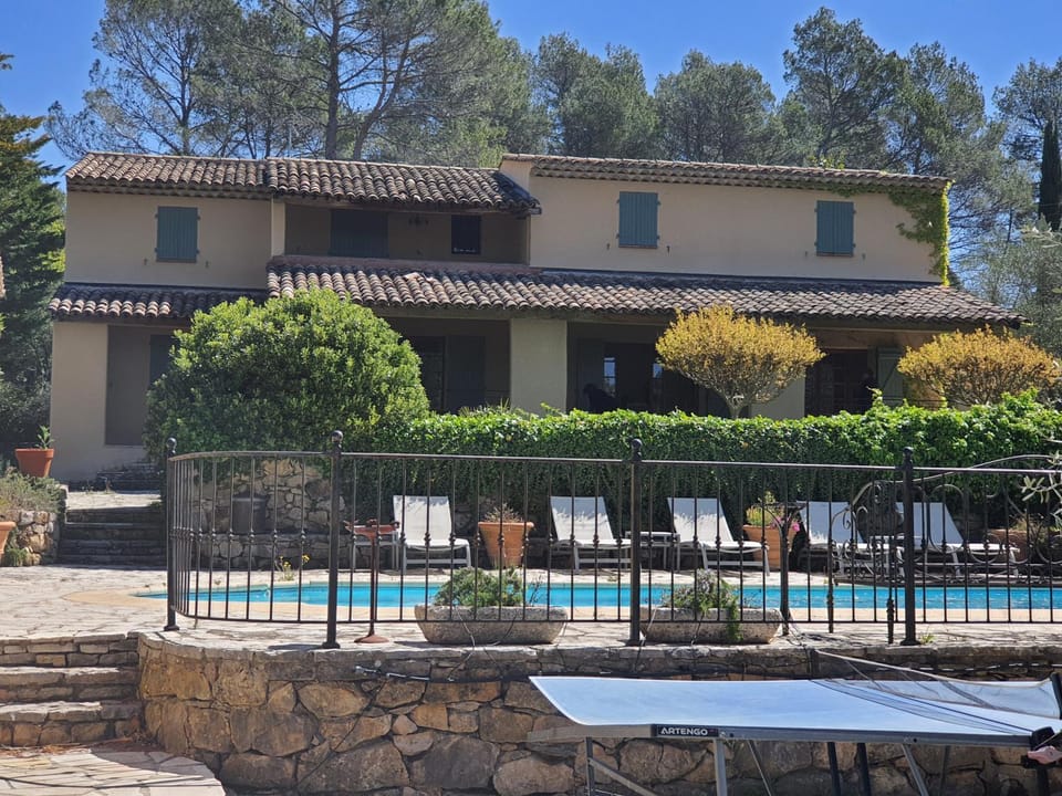 Property building, Patio, Spring, Garden, View (from property/room), Garden view, Pool view, Swimming pool, Swimming pool, sunbed