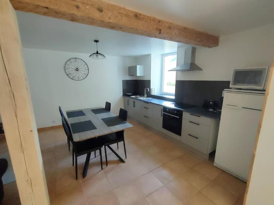 Dining area, minibar, pet friendly, stove