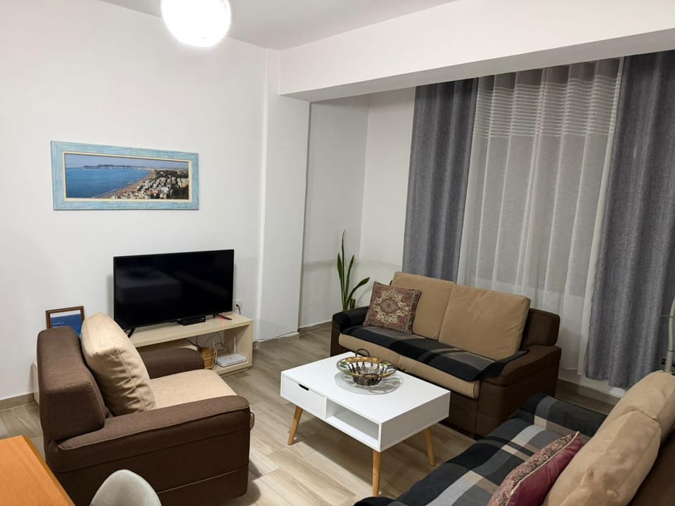 Communal lounge/ TV room, TV and multimedia, Living room, Seating area