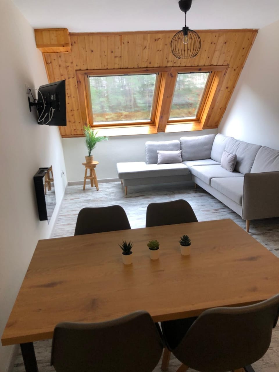 TV and multimedia, Living room, Seating area, Dining area
