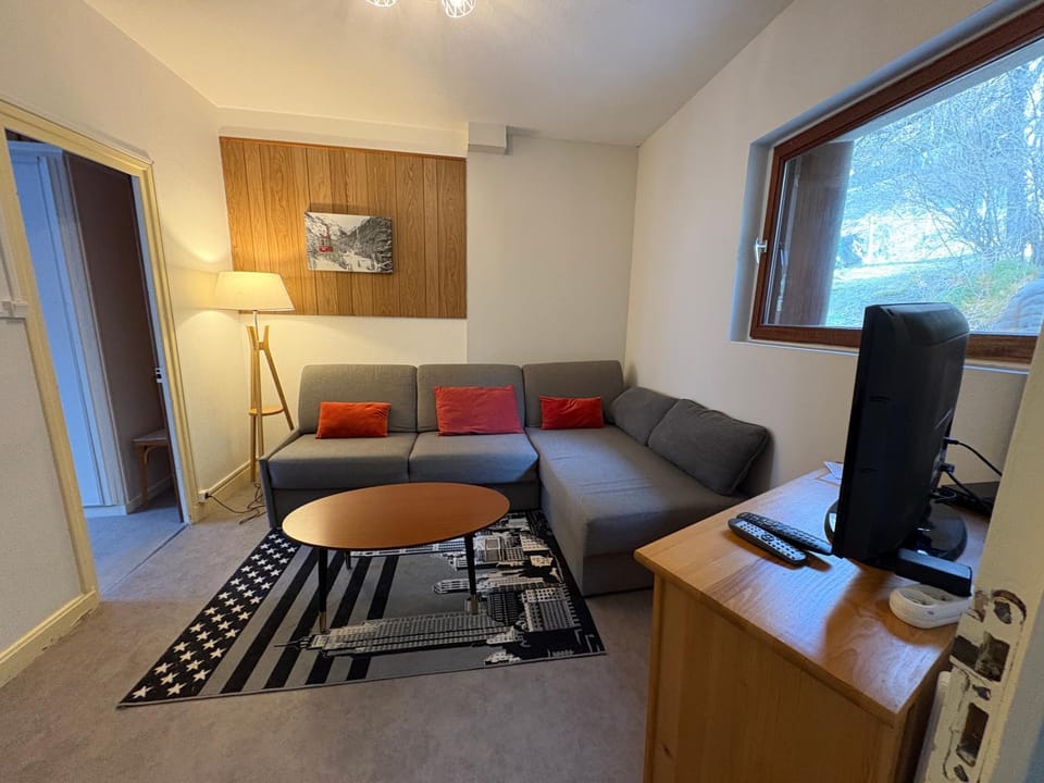 TV and multimedia, Living room, Seating area