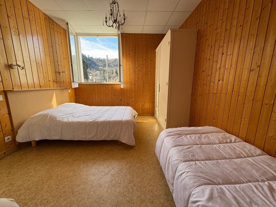 Bed, Photo of the whole room, Bedroom, wardrobe