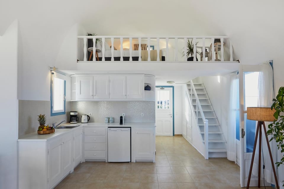 Photo of the whole room, Sea view