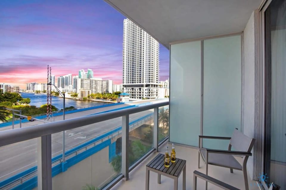 Spectacular View with Balcony, Pool, Near Beach Apartment in Hallandale Beach