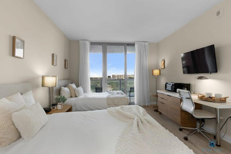 Spectacular View with Balcony, Pool, Near Beach Apartment in Hallandale Beach