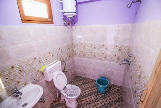 Orange guest house dharmkot Bed and Breakfast in Punjab, India