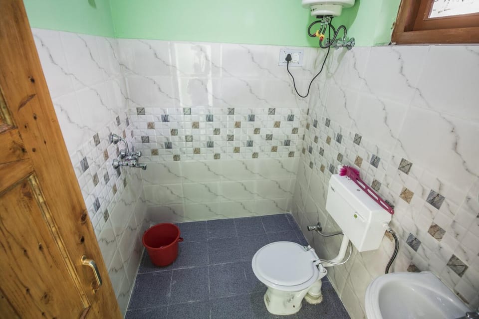Orange guest house dharmkot Bed and Breakfast in Punjab, India