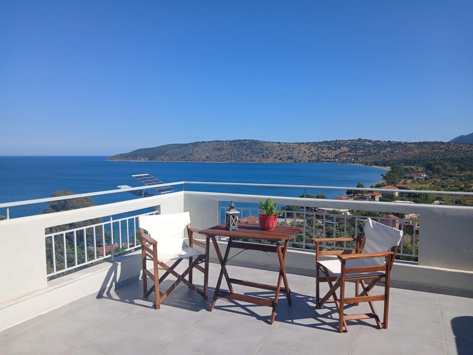 Kamares View (Απέραντο Γαλάζιο) Apartment in Peloponnese Region