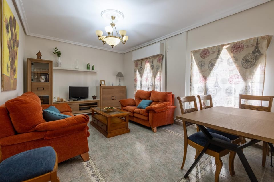 Communal lounge/ TV room, Dining area