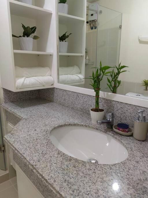 Happirest Cozy Crib (2-Bedroom with Balcony) - Lumiere Residences, Pasig City Apartment in Makati