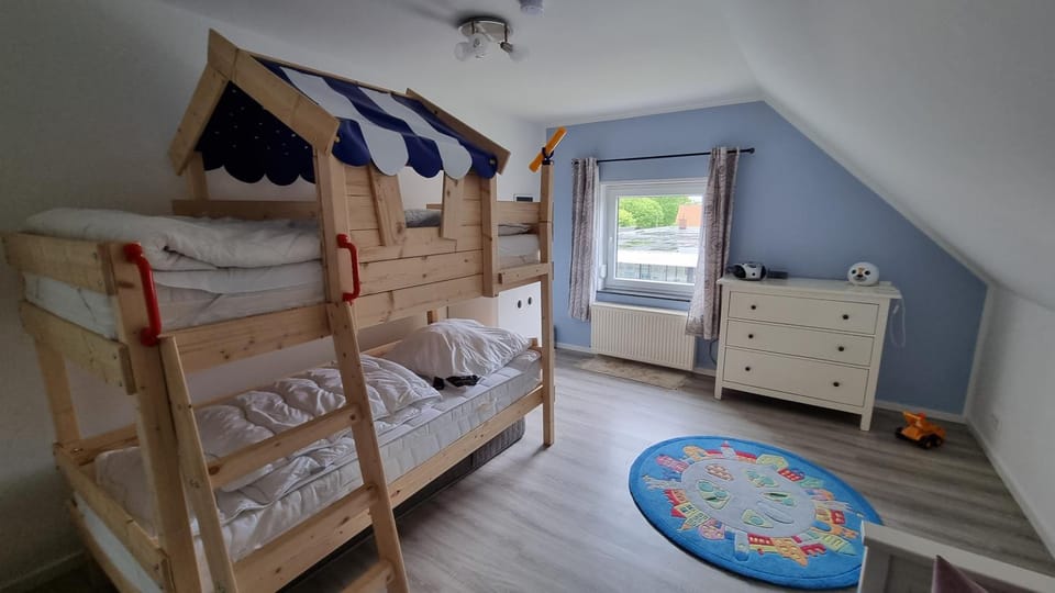 children, bunk bed