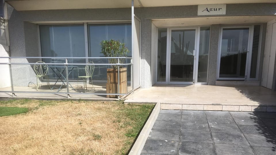 Patio, Facade/entrance