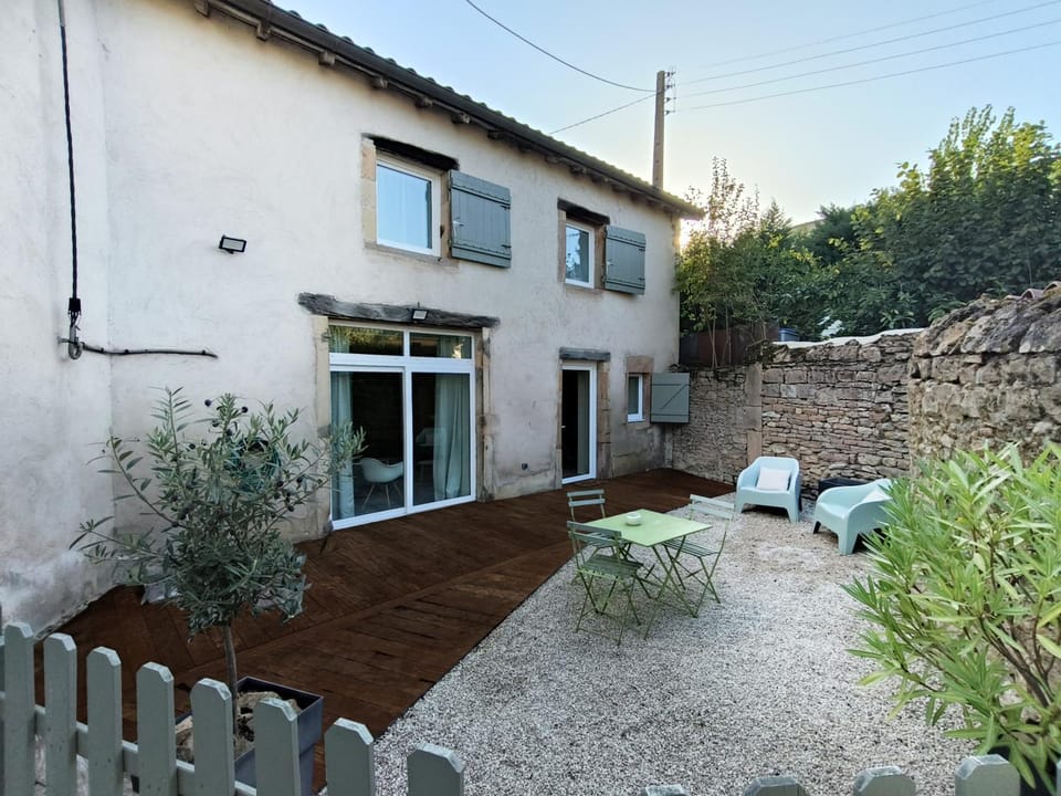 Property building, Garden, Garden, Balcony/Terrace, Garden view