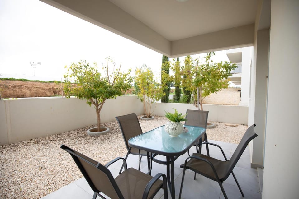Patio, Garden, Dining area