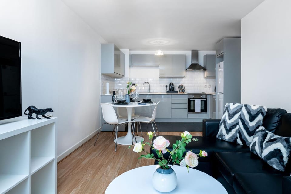 Kitchen or kitchenette, Living room, Seating area, Dining area, pet friendly