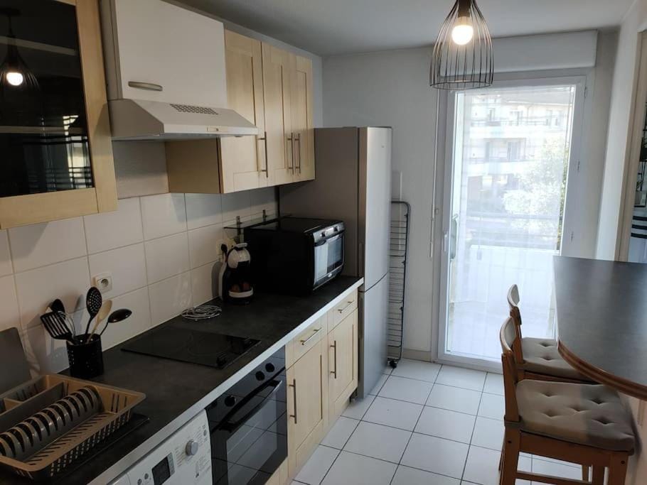 ORBIS - "L'Aquitaine" - Spacieux et joli appartement de 2 à 4 personnes - Parking - WiFi - Terrasse Apartment in Occitanie