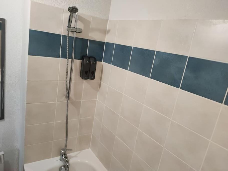 ORBIS - "L'Aquitaine" - Spacieux et joli appartement de 2 à 4 personnes - Parking - WiFi - Terrasse Apartment in Occitanie
