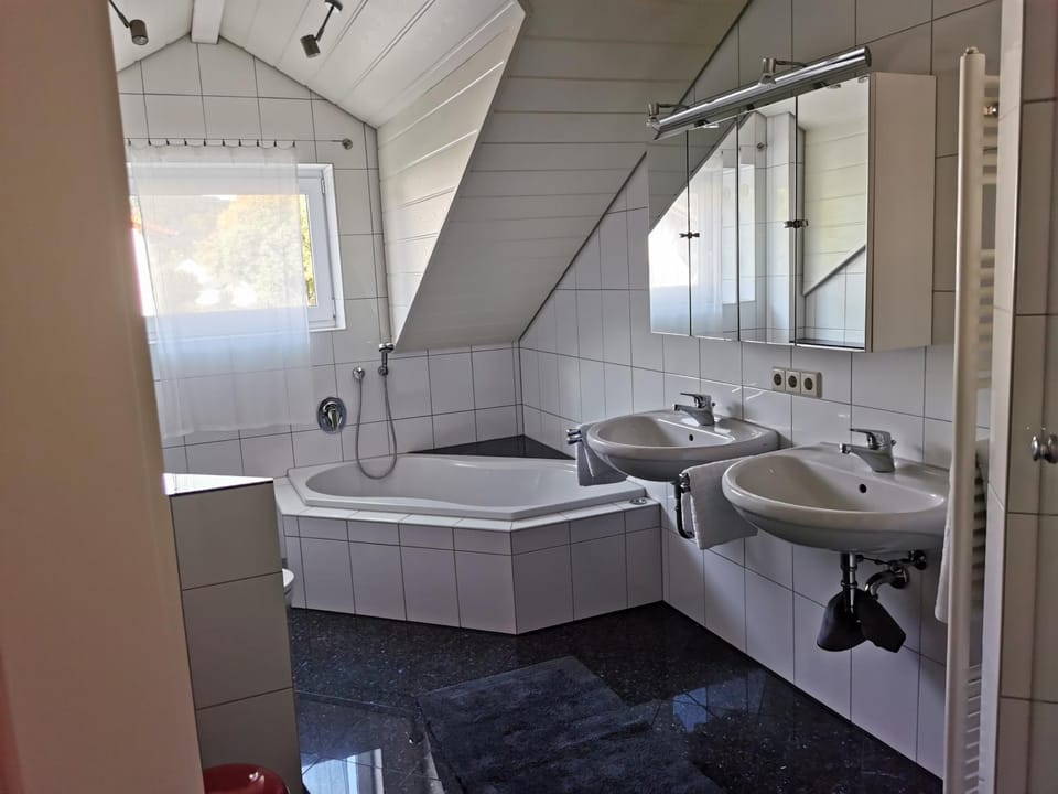 Toilet, Bathroom, Bath, towels
