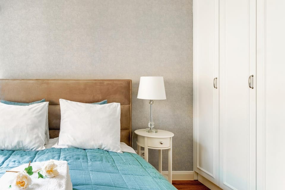 Bed, Bedroom, towels, wardrobe