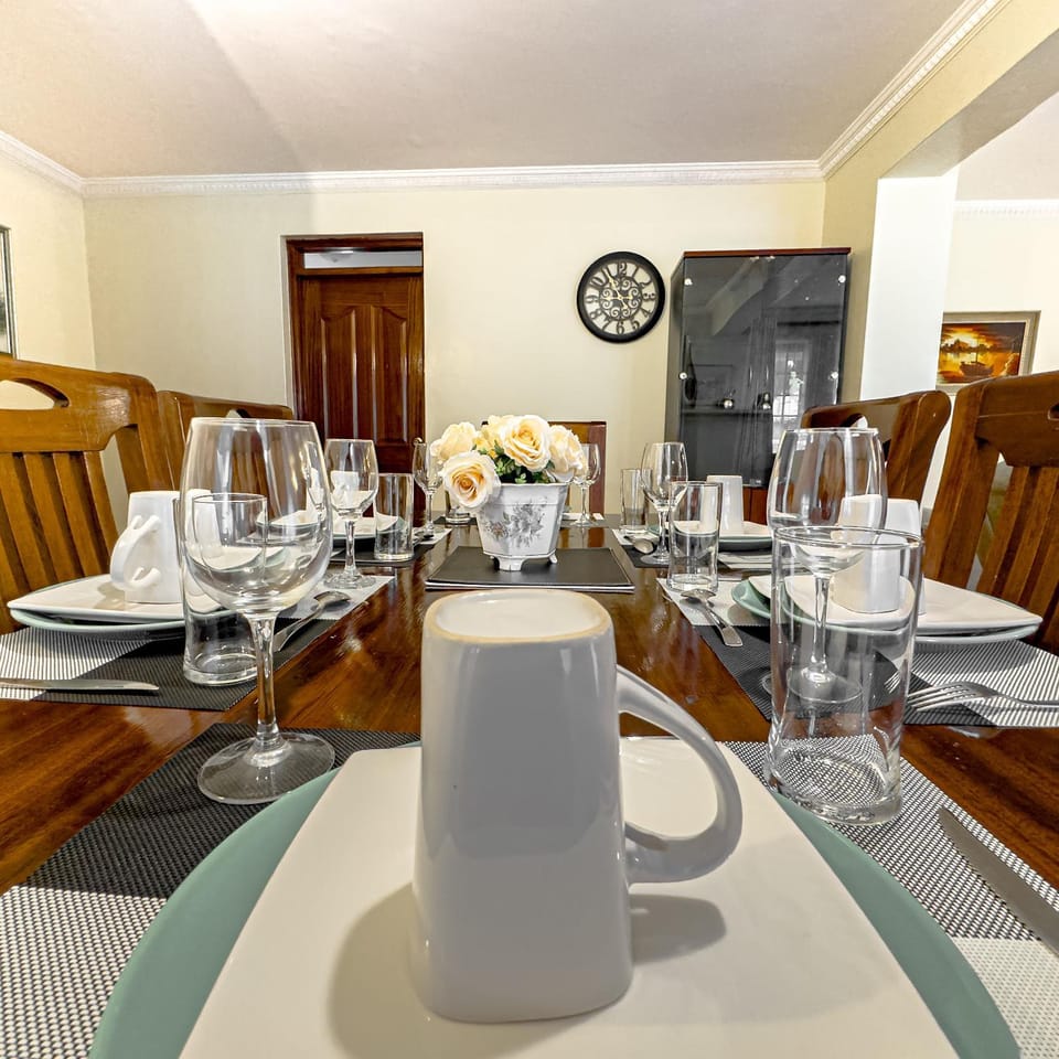 Coffee/tea facilities, Seating area, Dining area