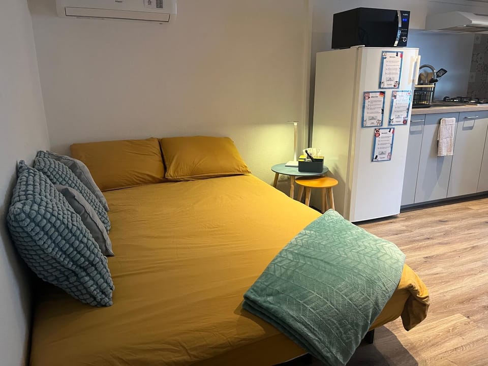 Bed, TV and multimedia, Living room, Seating area, air conditioner