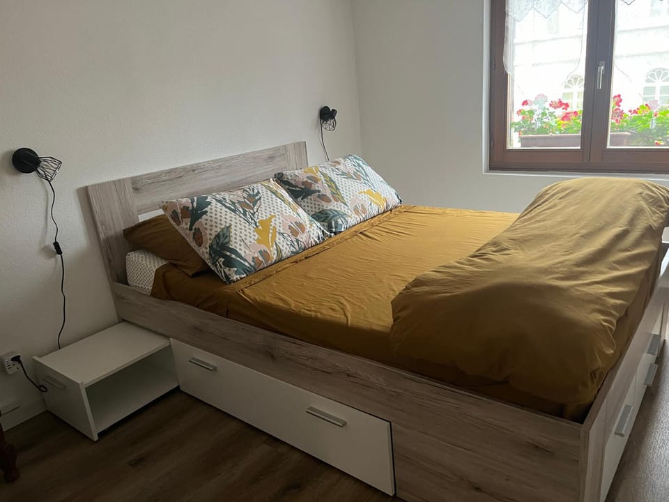 Bed, Photo of the whole room, Bedroom