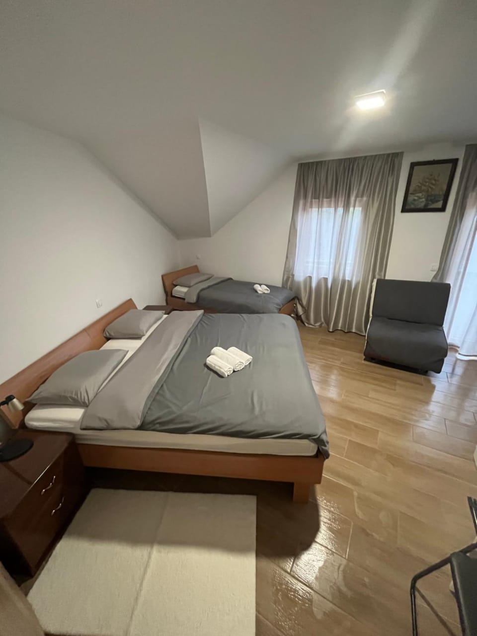 Bed, Photo of the whole room, Bedroom, towels