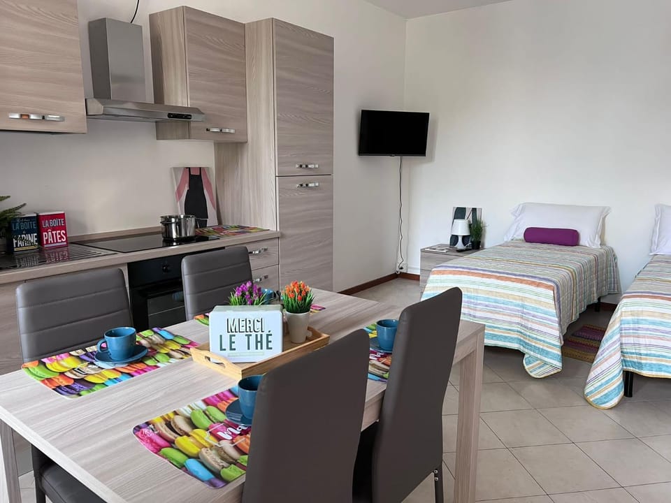 Kitchen or kitchenette, Seating area