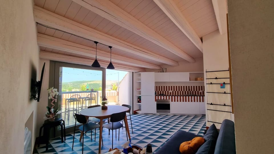 View (from property/room), Balcony/Terrace, Living room, Photo of the whole room, Seating area, Dining area
