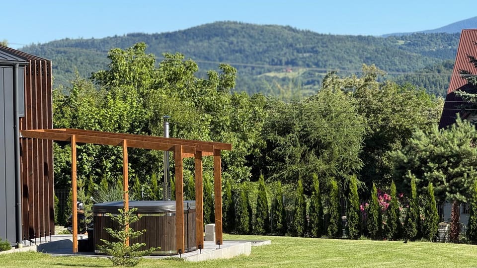 Day, Natural landscape, Garden, Hot Tub, Garden view, Mountain view