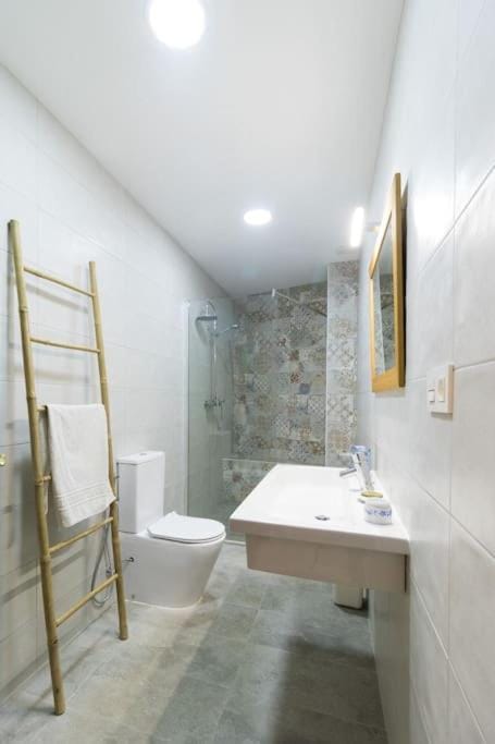 Shower, Bathroom, towels