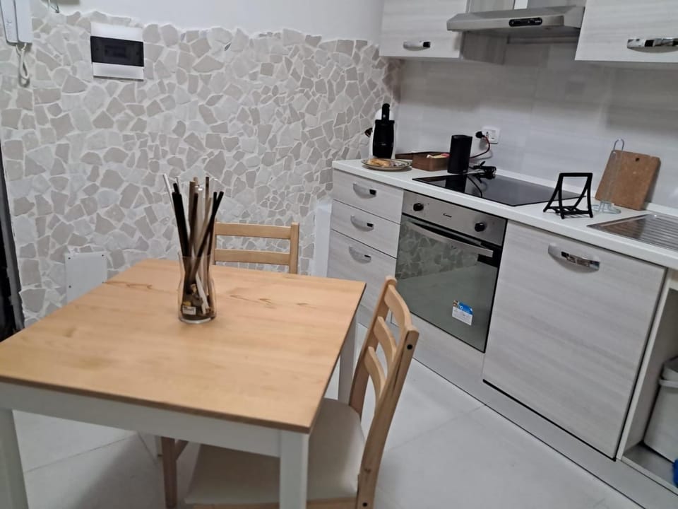 Kitchen or kitchenette, Dining area, Breakfast, dishwasher, pet friendly, stove, toaster