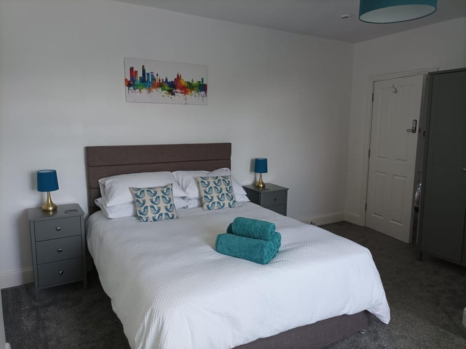Bed, Bedroom, towels