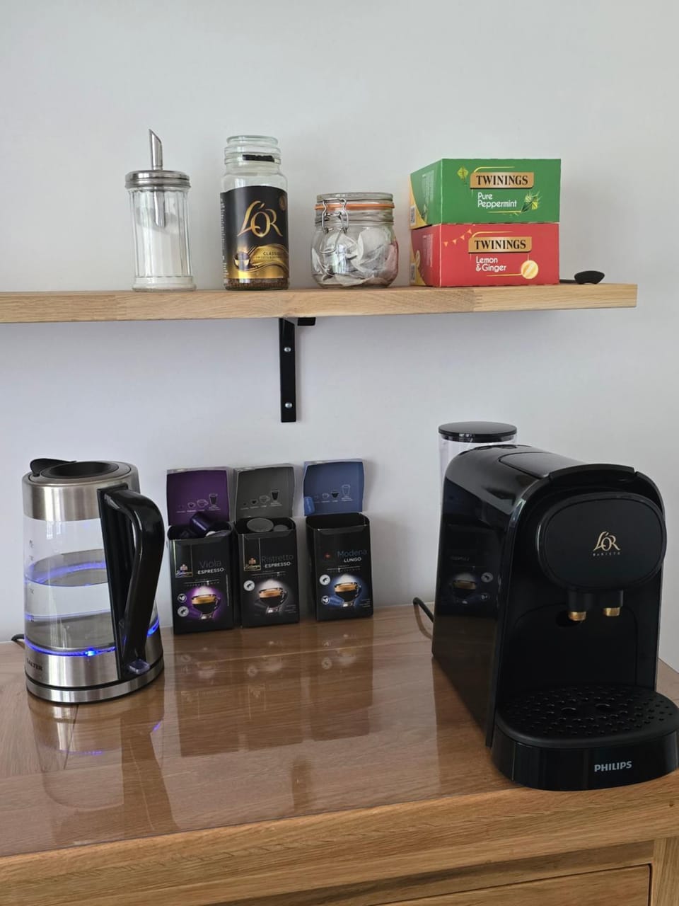 Coffee/tea facilities, Breakfast
