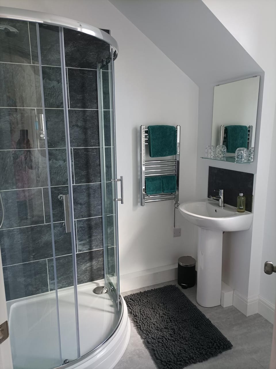 Shower, Bathroom, towels
