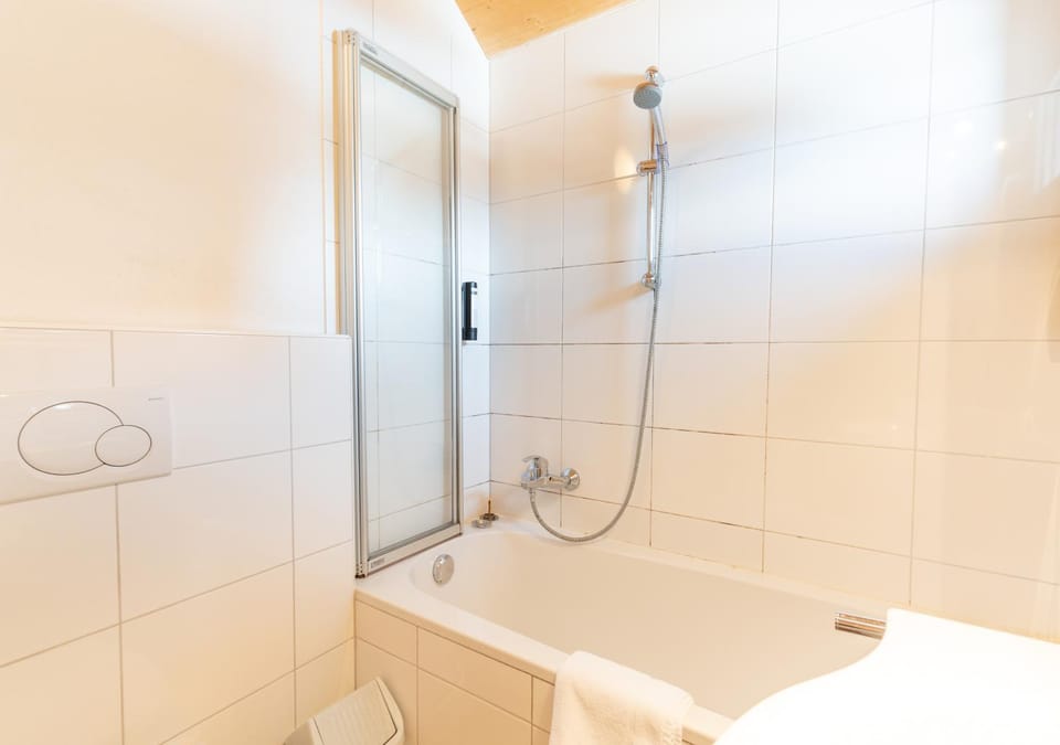 Shower, Bath