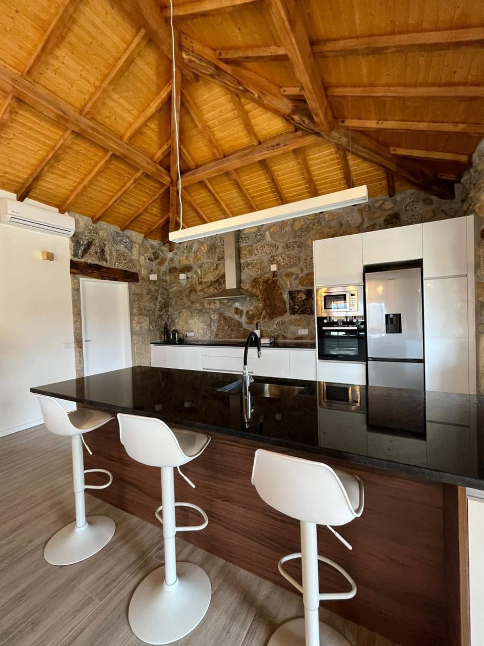Kitchen or kitchenette, Dining area, minibar, pet friendly, stove